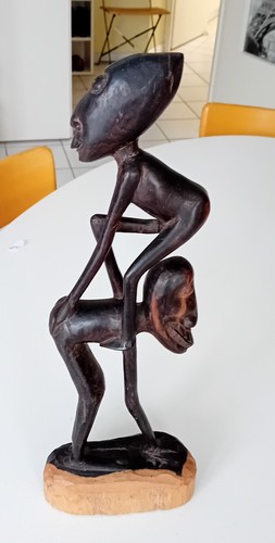 Sculpture statuette - 🌍,