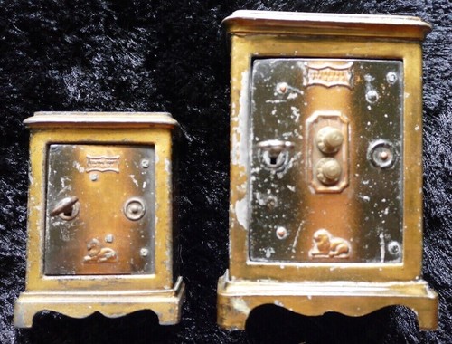Tirelires - (quatre),