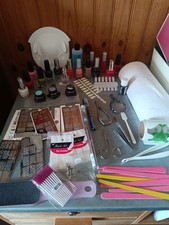 Lot de produits pour salon onglerie divers et variés