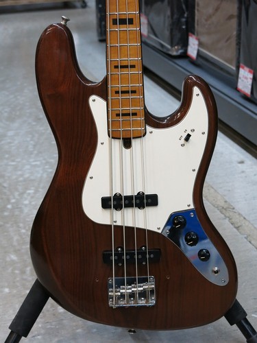 Guitare basse électrique