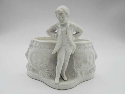 Figurine jardinière - /,