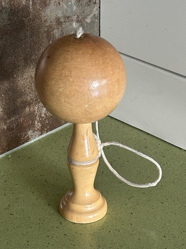 Ancien bilboquet bois clair - bois,