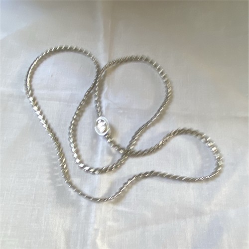 Chaîne collier torsadée