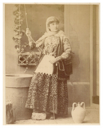 Grèce jeune femme costume - en,