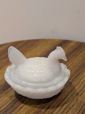 bonbonnière poule en  opaline