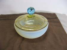 Pot en verre signé A. Hunebelle et couvercle George Sand vers 1930