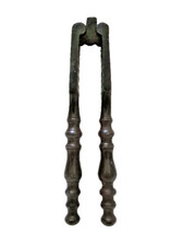 Ancien casse noix / noisettes en métal 