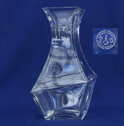 Baccarat vase asymétrique - -,