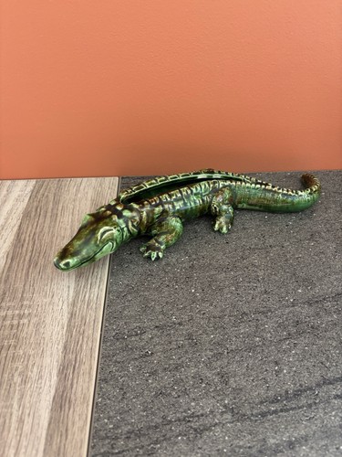 Figurine crocodile - , en