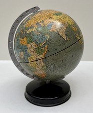 Globe terrestre en tôle