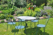 Salon de jardin en métal avec