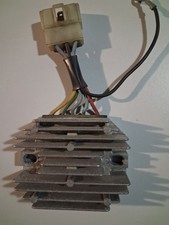 Régulateur de tension 12v