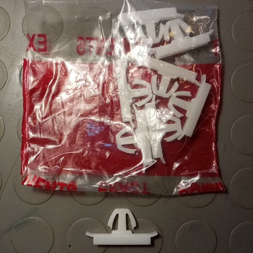 Pinces capot fiat uno - pinces,