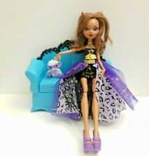 W99 - Monster High Clauwdeen Wolf Doll Purple Dress Blue Sofa + Lamp - VGC