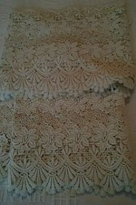 Deux bandes de guipure mécanique 35 X 280 cm chacune