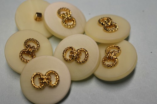 Bouton ancien couture écru - ,