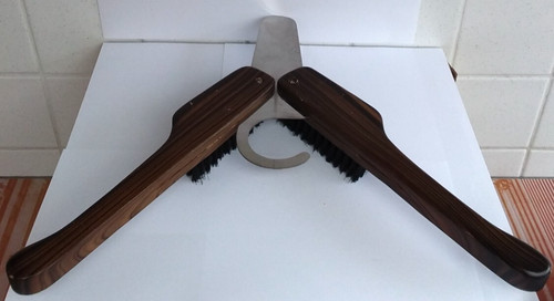 Chausse pied brosse de - et,
