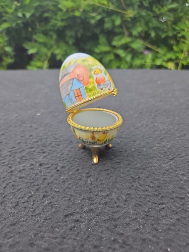 Oeuf en porcelaine pilulier