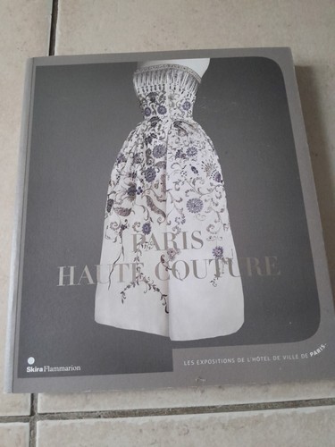 Livre paris haute - couture,