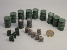 KING AND COUNTRY OU DIVERS LOT D'ACCESSOIRES  BIDONS ET JERICANS  22 PIECES BB8