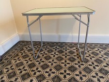 ANCIENNE TABLE DE CAMPING