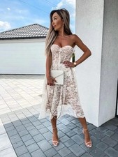 Robe en dentelle blanche sur