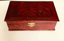 Coffre a bijoux en bois laque rouge intérieur compartimenté en velours rouge