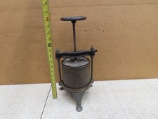 VTG ANTIQUE FRUIT GRAPE WINE APPLE CIDER PRESS METAL SCREW JUICER CAST IRON 2qt