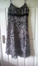 Robe en soie, doublée, noire