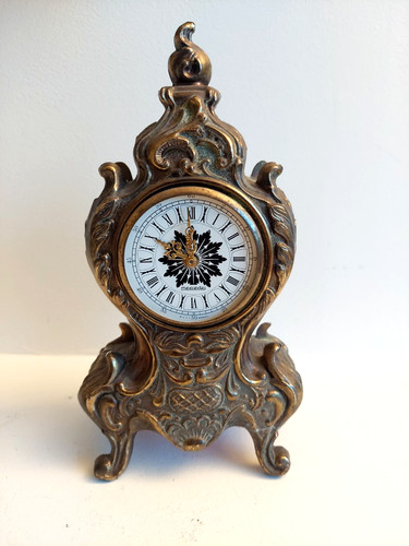 Ancienne petite horloge - ancienne, de