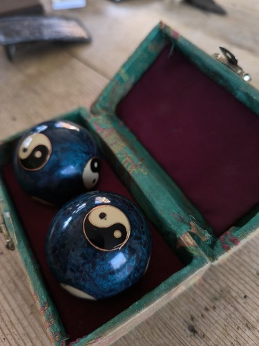 Ancienne boîte avec boules - avec,