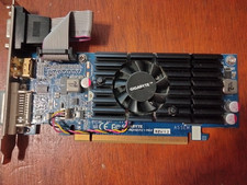 Lot de composants électroniques d'occasion, dans un PC des années 2000