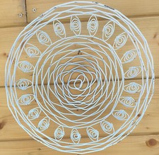 CORBEILLE ronde en fer forgé blanc en trés bon état SHABBY