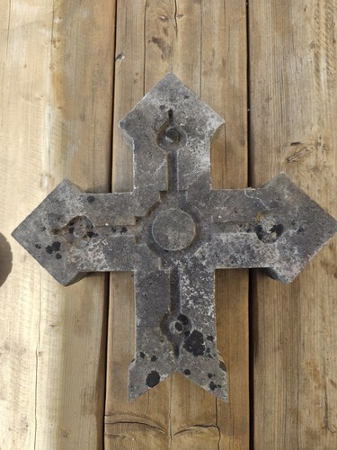 Ancienne petite croix pierre - ,