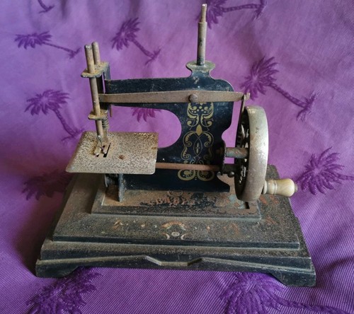 Machine coudre manuelle - à, à