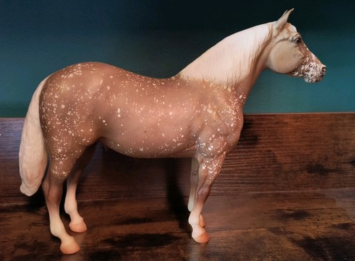 Breyer horse dappled palomino - horse,