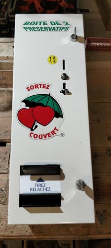 Distributeur automatique - , de