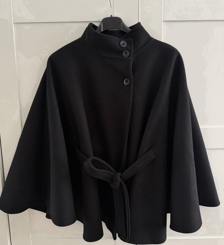 Cape noire avec ceinture