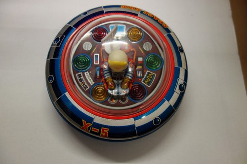 Robot soucoupe vintage - soucoupe, x-5