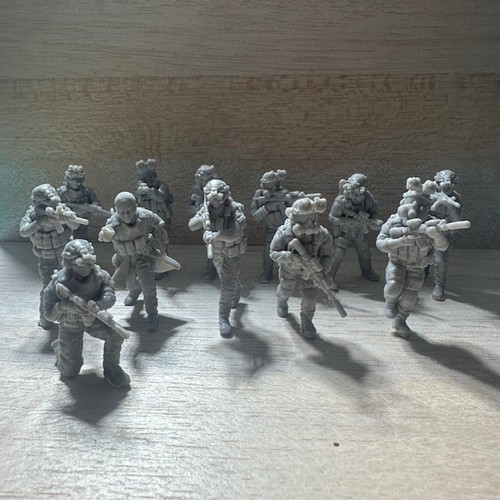 Lot figurines 1 - de, 12