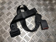 Attache ceinture arriere droit