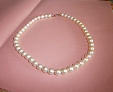 vintage collier 47 perles identiques, fermoir vissé longueur ouvert 47 cm BE