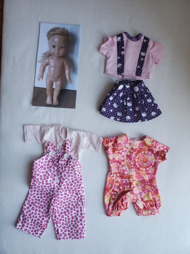 Lot vêtements pour poupée