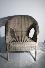 Ancien petit fauteuil  en osier/rotin tressé pour enfant