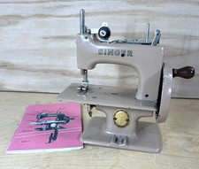 Vtg 1950’s SINGER Sewhandy Model 20 Child’s Toy Sewing Machine Beige No Box