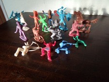 JOUET DE BAZAR INDIENS ET COW BOY EN L'ETAT