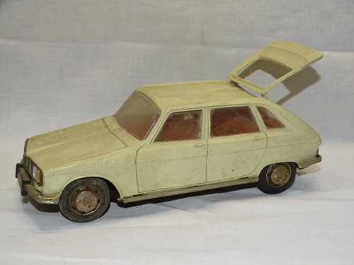Ancienne voiture renault - ancienne,