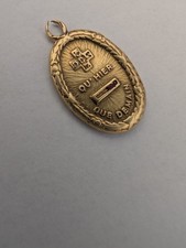 Médaille Or 18 carats AUGIS - Plus Qu'hier Moins Que Demain - Diamants & Rubis