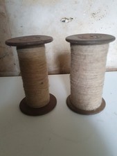 Deux anciennes bobines de fil