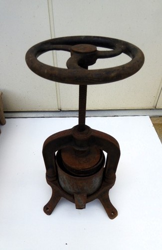 Ancien petit pressoir pressoir